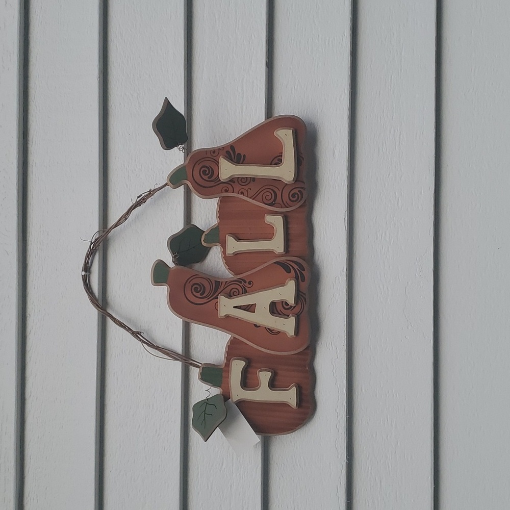 NWT Wooden Pumpkin and Gourd Fall Hanger Sign